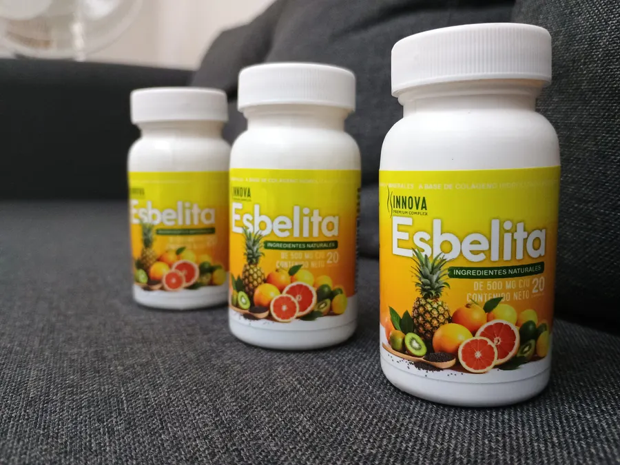 Tres frascos de Esbelita sobre una superficie de tela